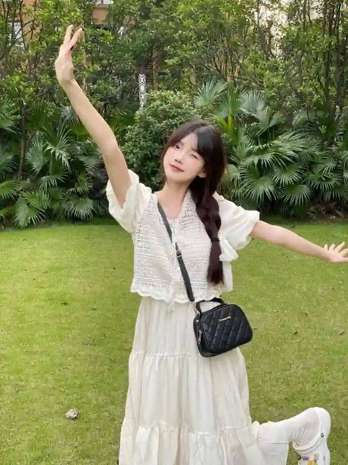 儿童阅读漫画场景